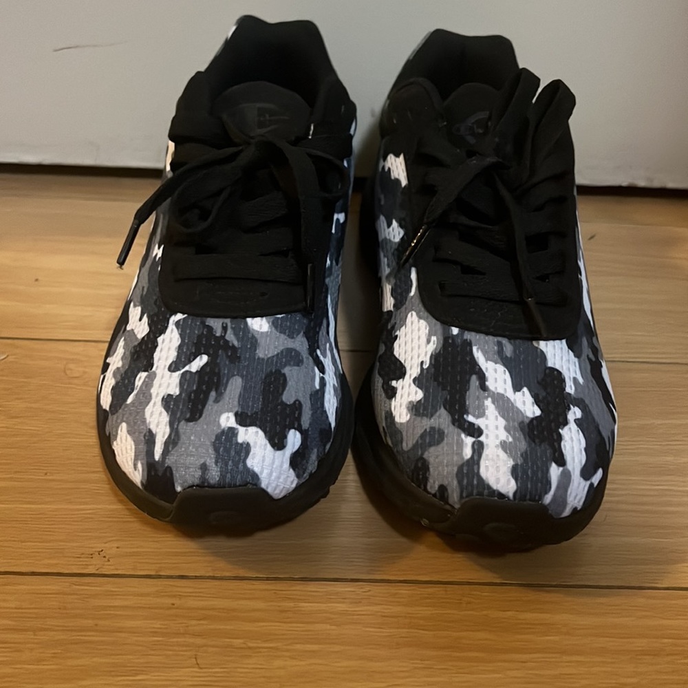 Men’s Champion Shoes - Picture 5 of 5